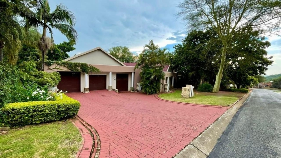 5 Bedroom Property for Sale in Safari Gardens North West